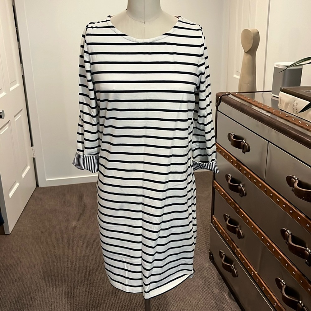 Boden cream/navy striped T-shirt dress w/turn-back 3/4-length sleeves. Size 8.